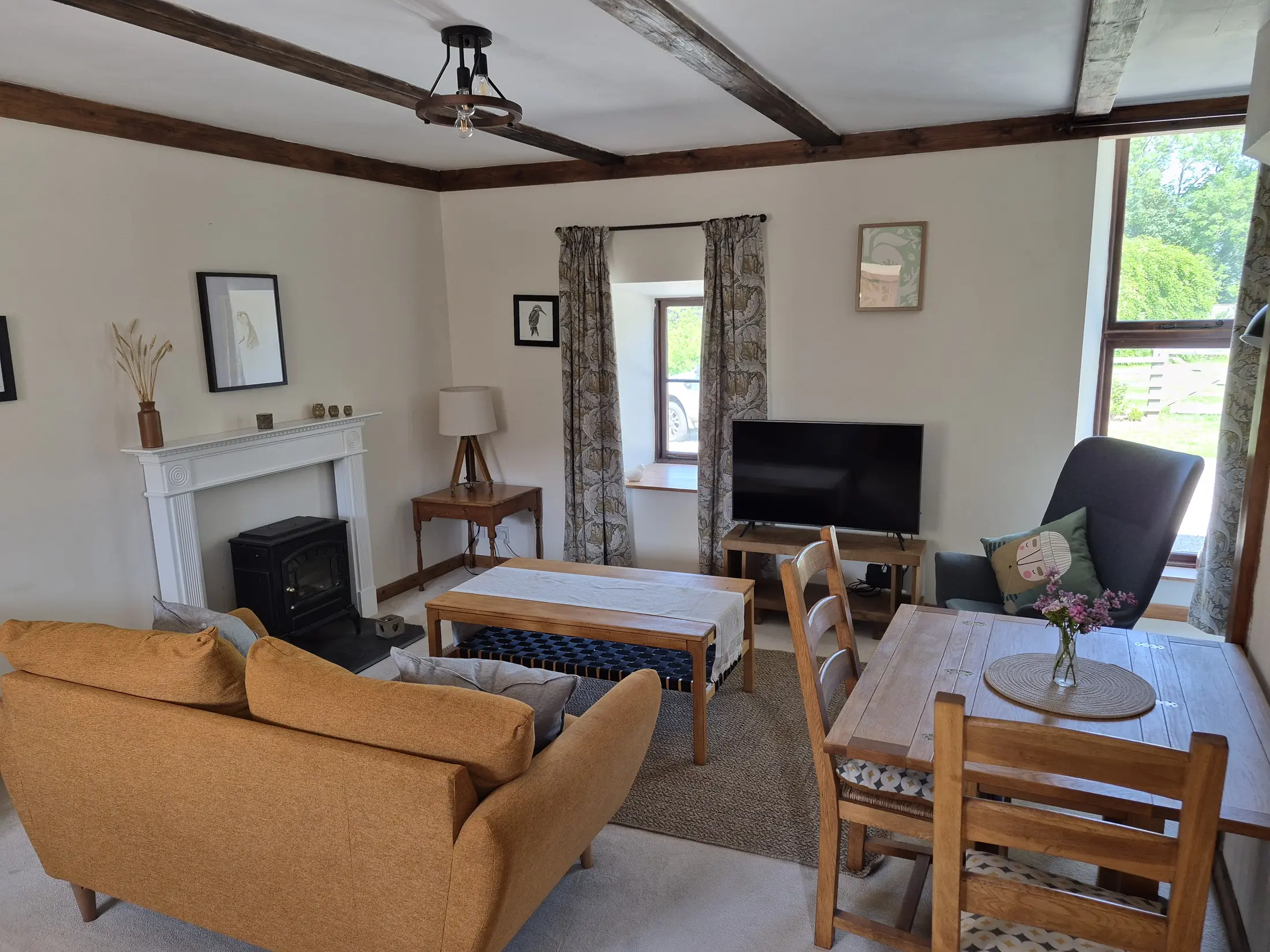 Open-plan lounge in Bridge Cottage