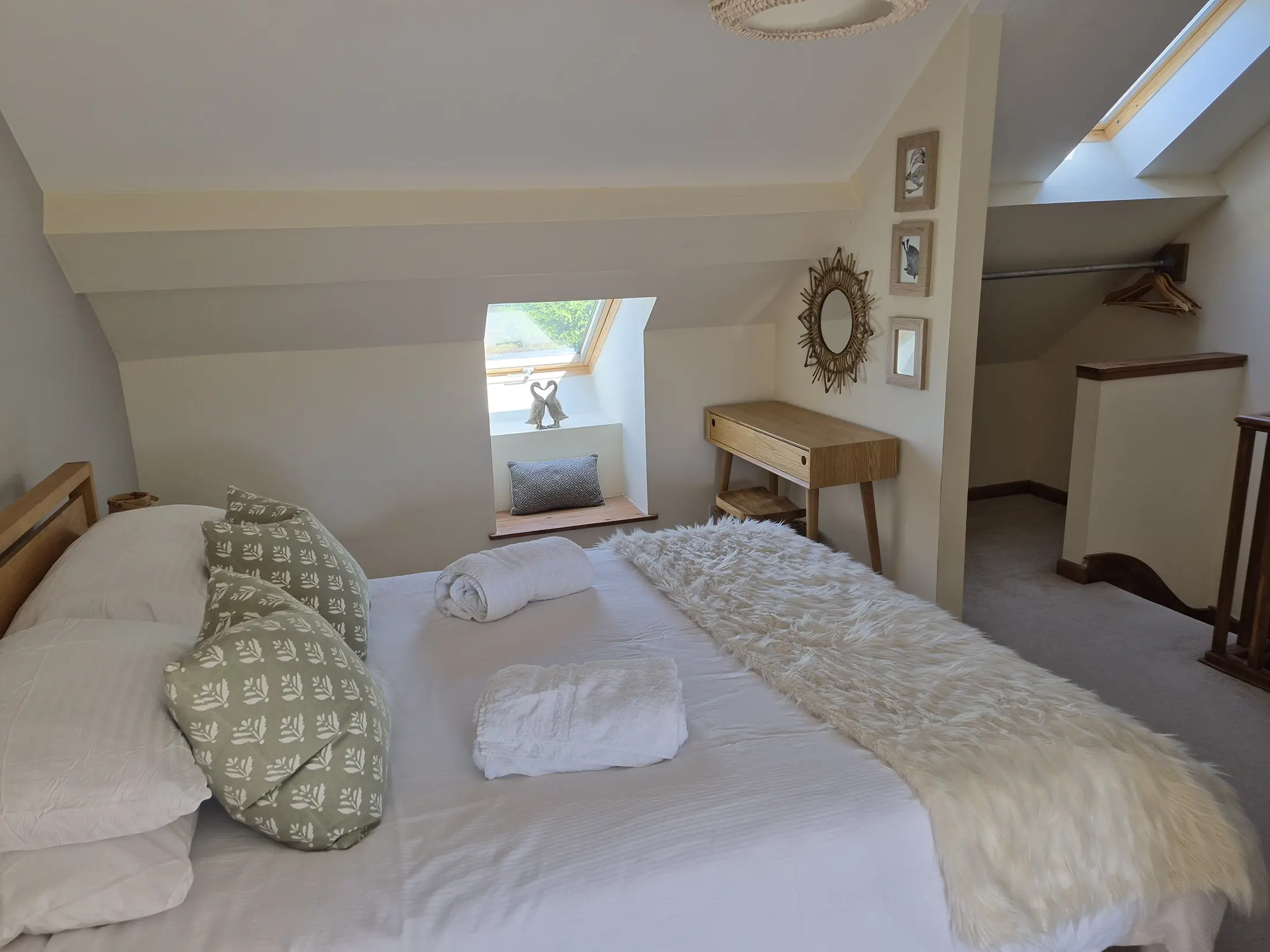 King-size bed in Brook Cottage
