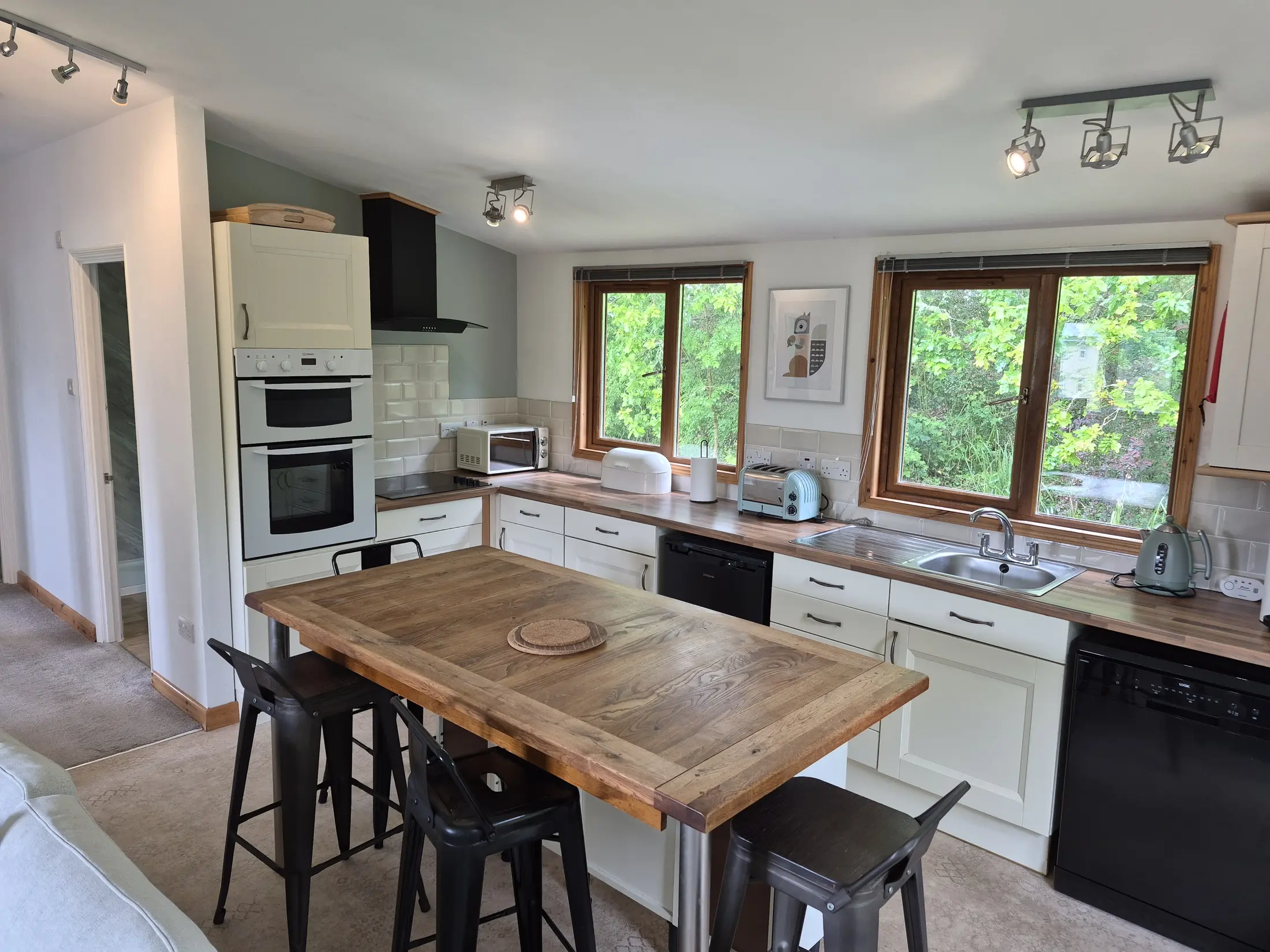 Open-plan kitchen and dining area in Torridge Lodge